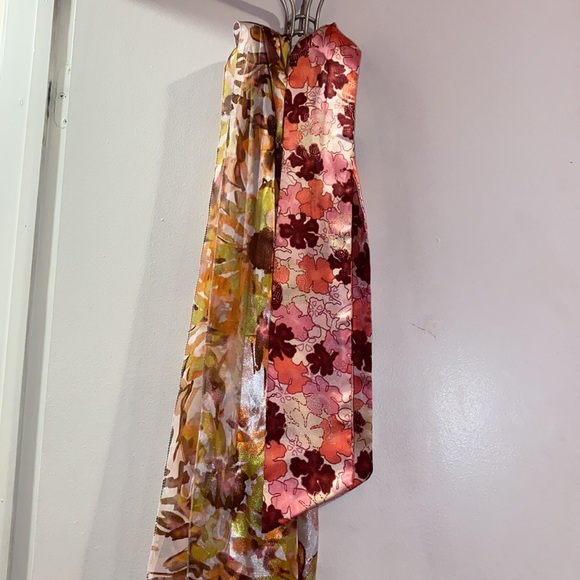 2 Colorful Women’s Scarves - Picture 4 of 4